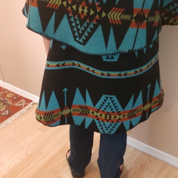 Reversible Southwestern Style Poncho one size fits - Picture 4 of 8